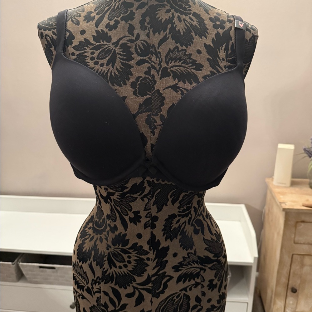 Victoria's Secret Black bra new 40D